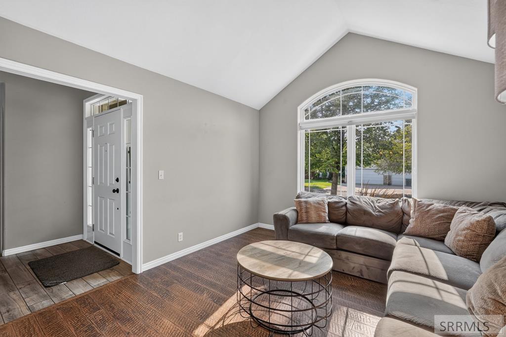 636 Gary Street Property Photo 11