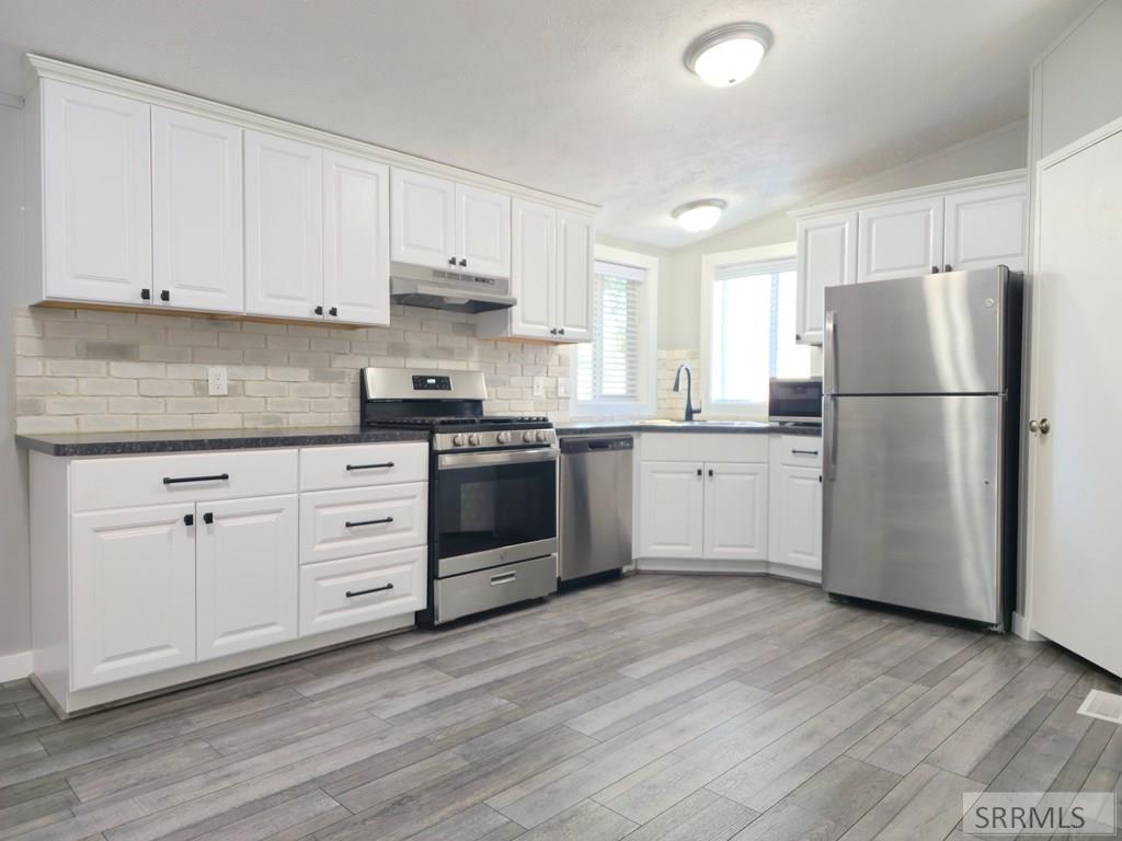 411 Violet Street Property Photo 3