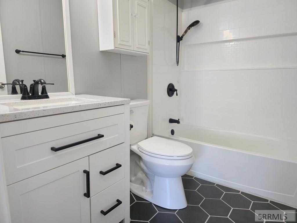 411 Violet Street Property Photo 7