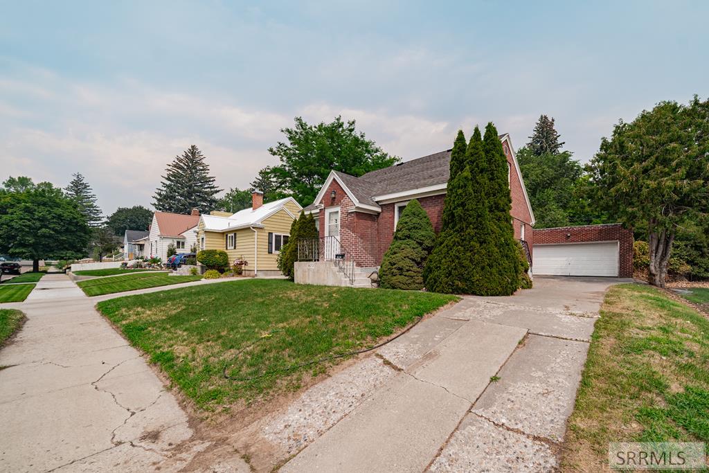 475 E 5th Street Property Photo 1