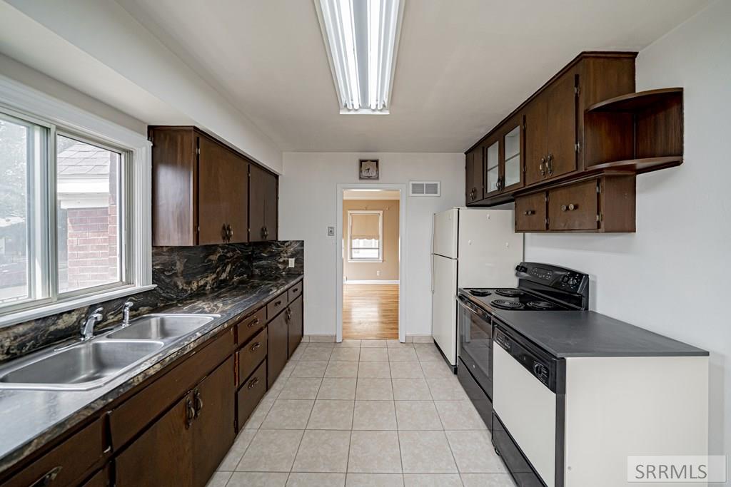 475 E 5th Street Property Photo 5