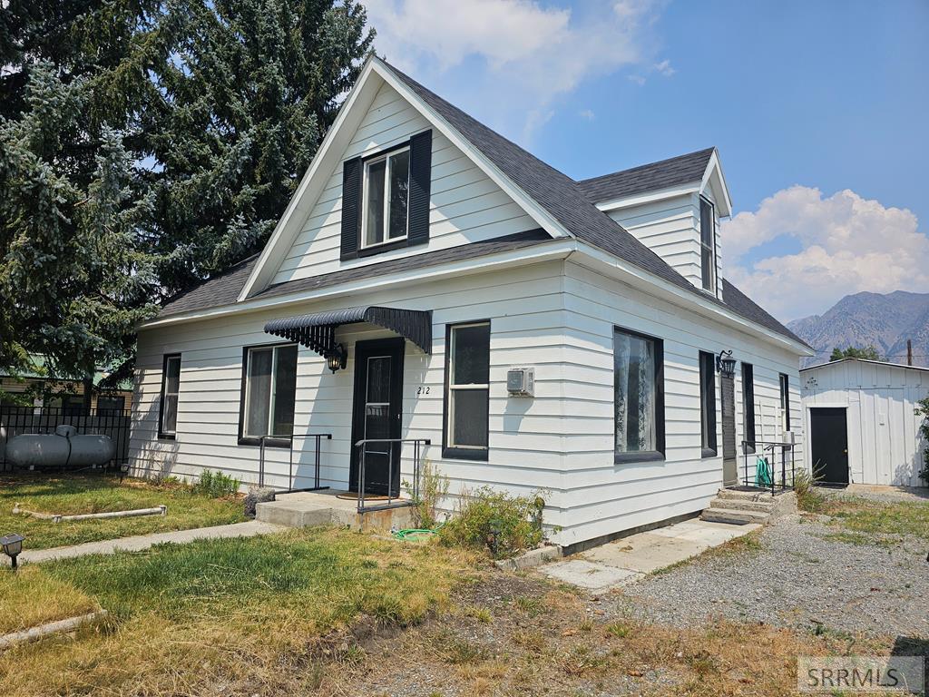 212 Pine Street Property Photo 1