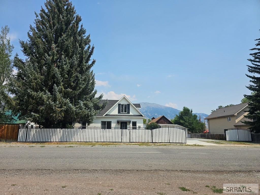 212 Pine Street Property Photo 4