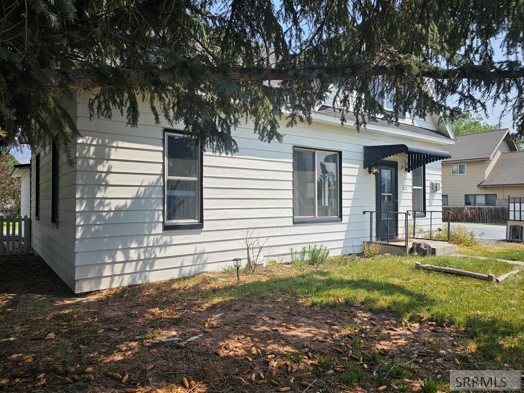 212 Pine Street Property Photo 25