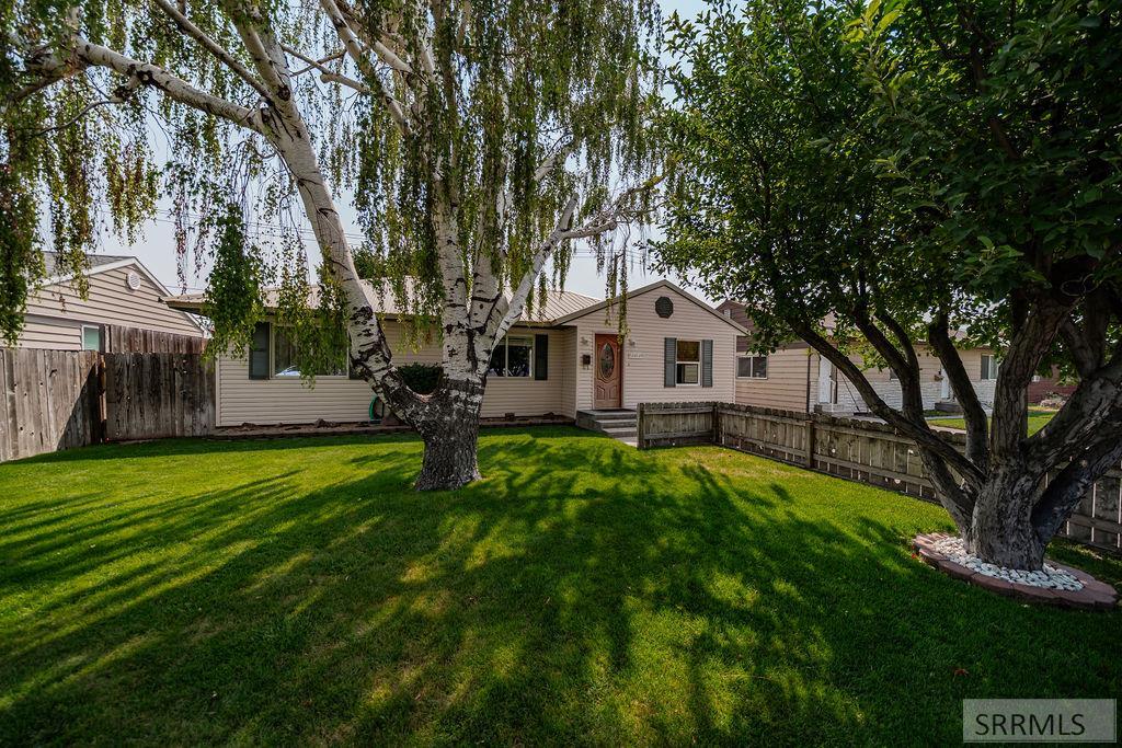 1072 Hillview Avenue Property Photo 1