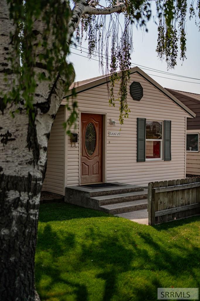 1072 Hillview Avenue Property Photo 3