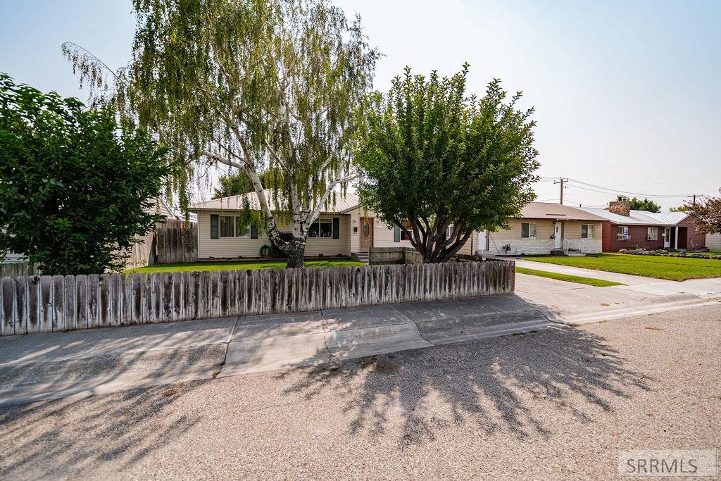 1072 Hillview Avenue Property Photo 6
