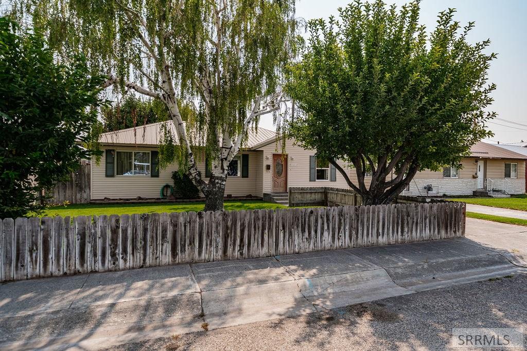 1072 Hillview Avenue Property Photo 7