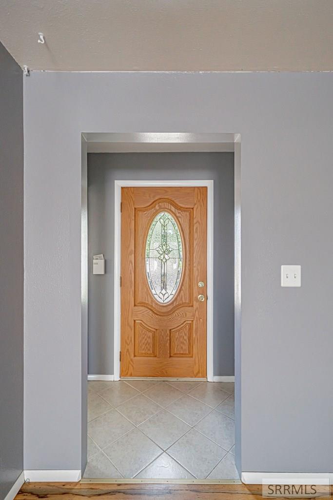 1072 Hillview Avenue Property Photo 8