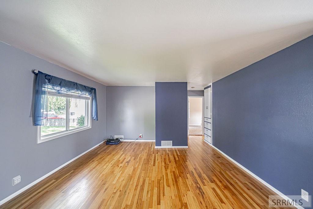 1072 Hillview Avenue Property Photo 10