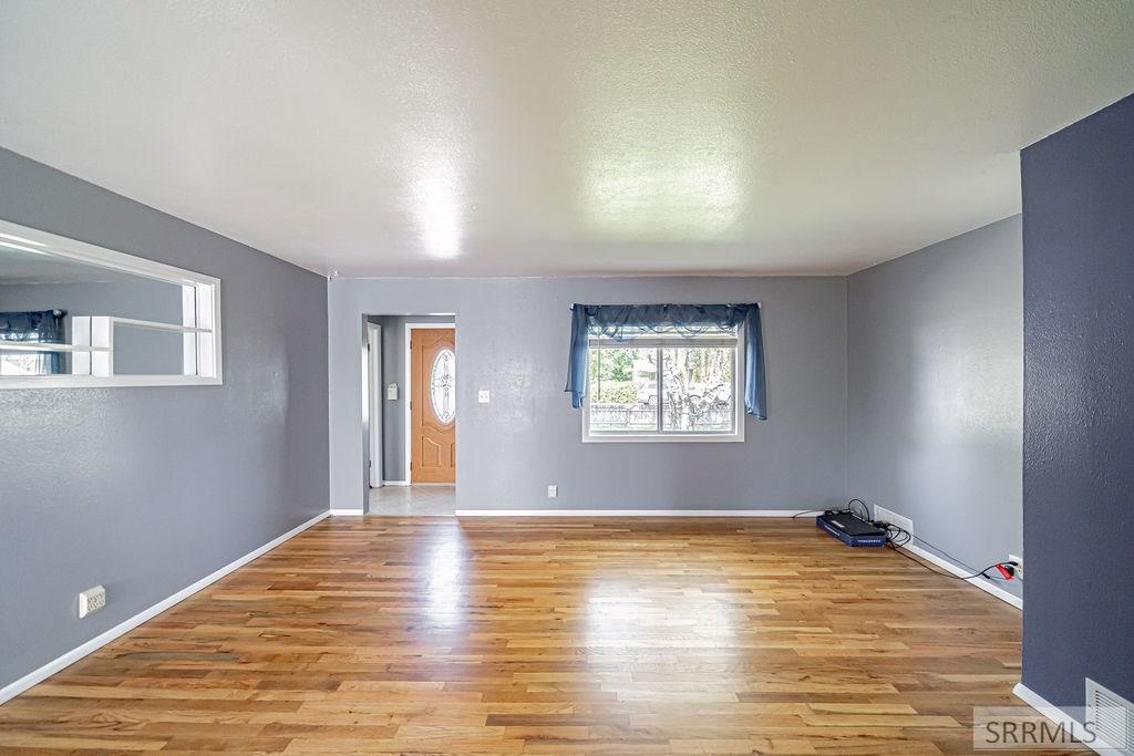 1072 Hillview Avenue Property Photo 11