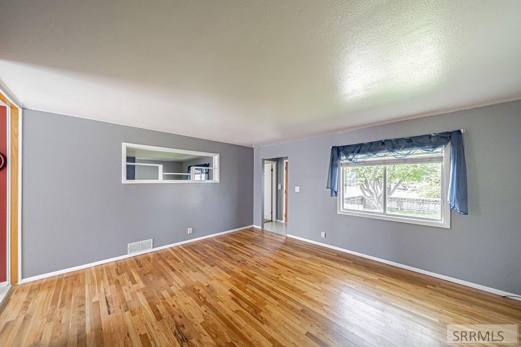 1072 Hillview Avenue Property Photo 12