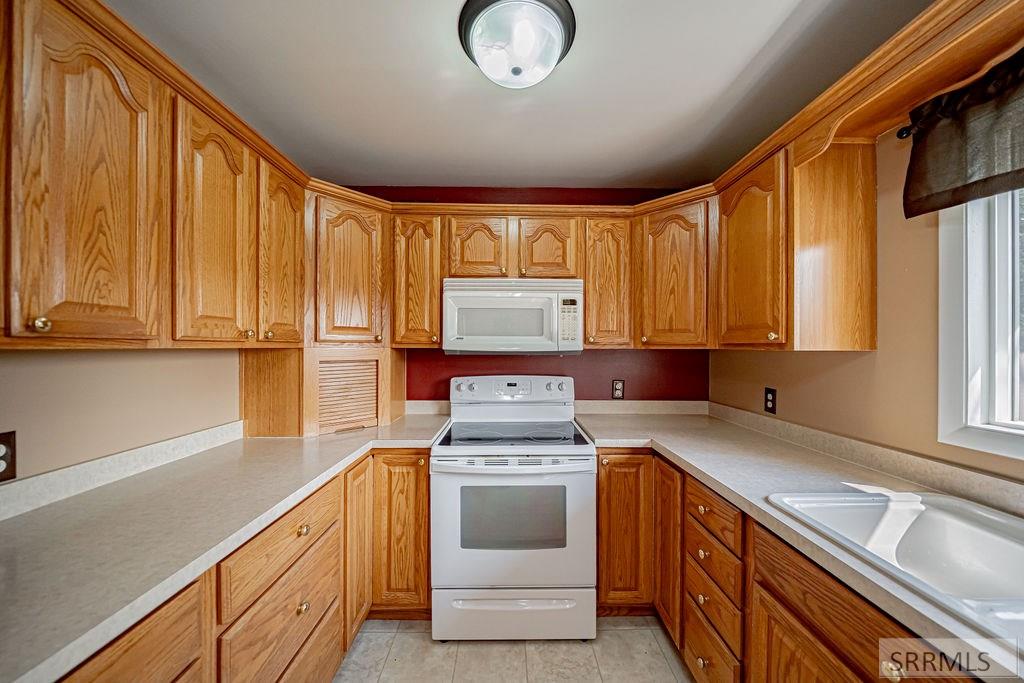 1072 Hillview Avenue Property Photo 18