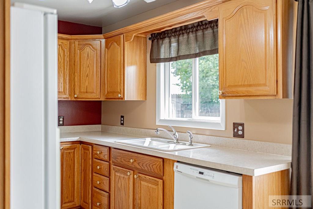 1072 Hillview Avenue Property Photo 37