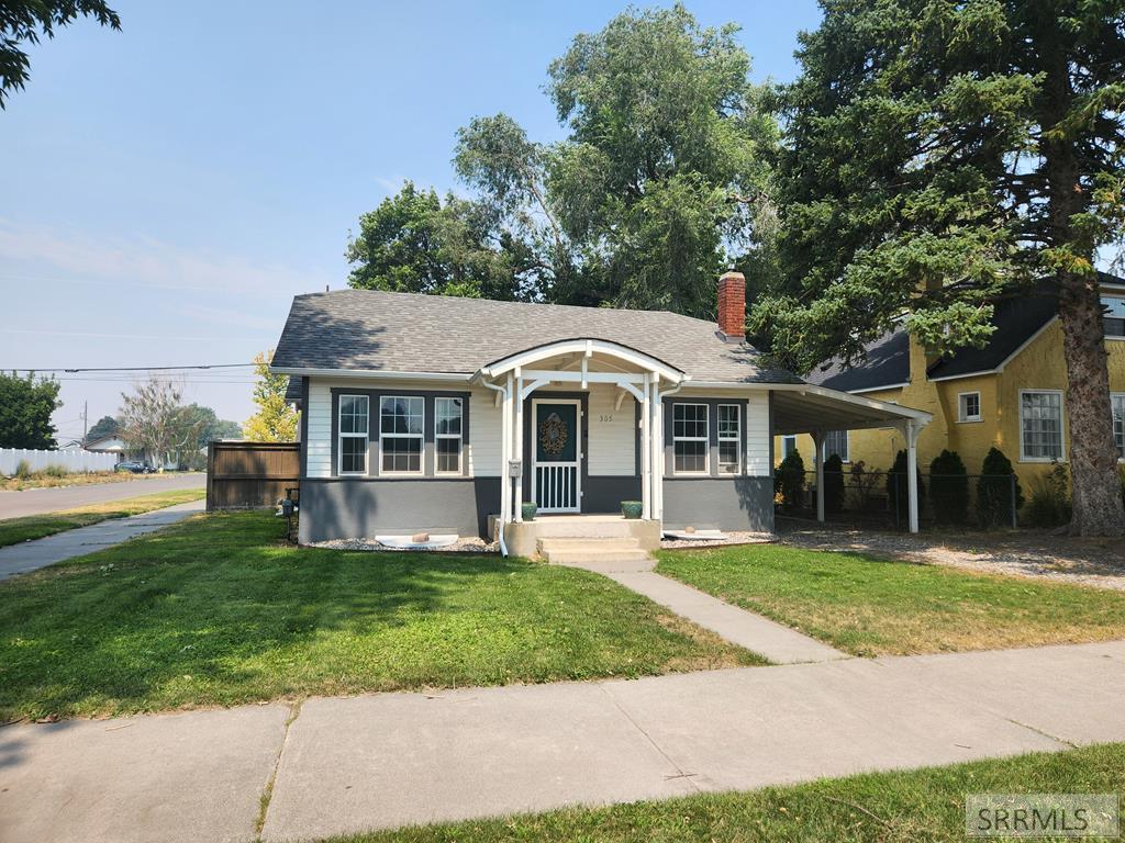 305 4th Street Property Photo 1