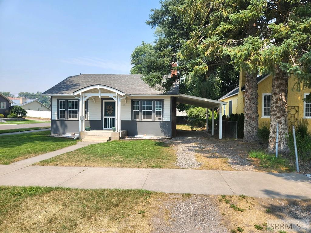305 4th Street Property Photo 2