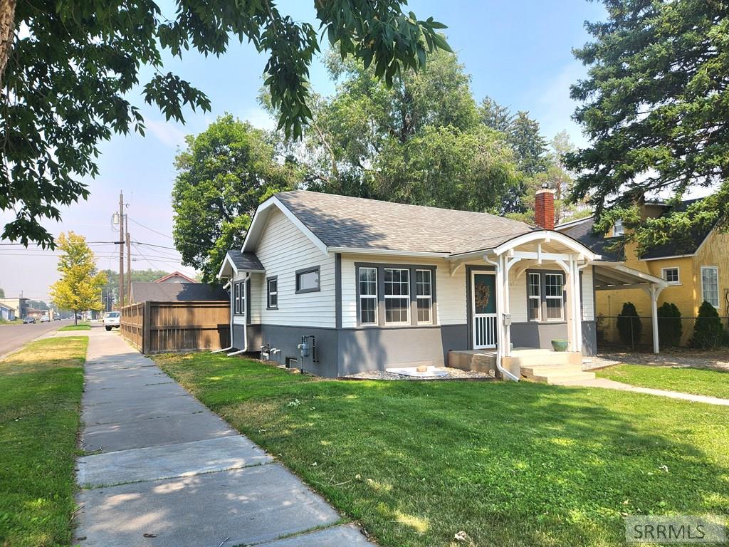 305 4th Street Property Photo 3