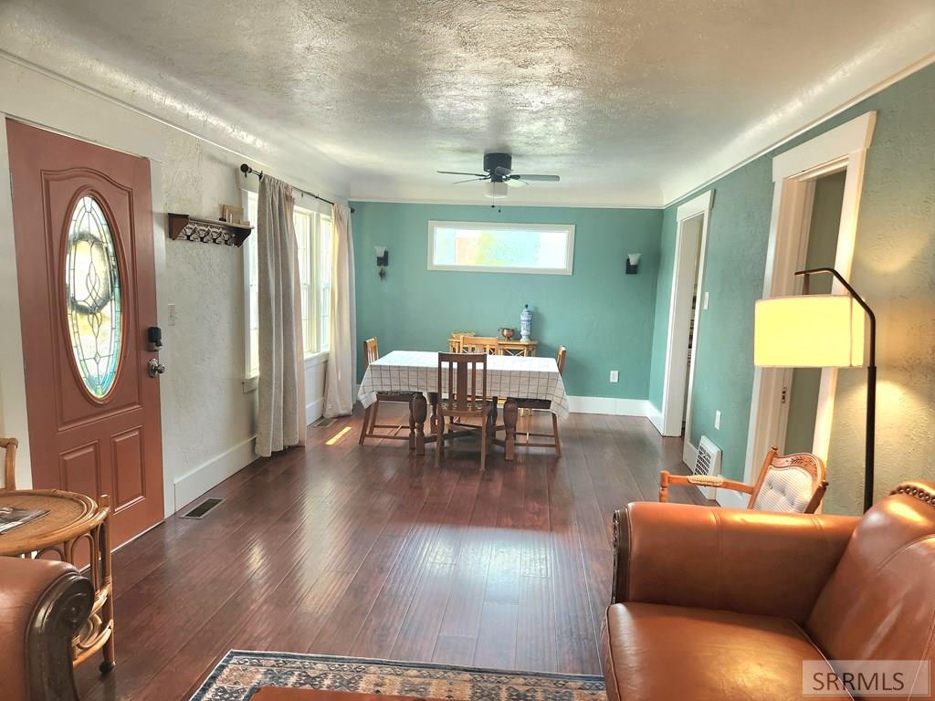305 4th Street Property Photo 7