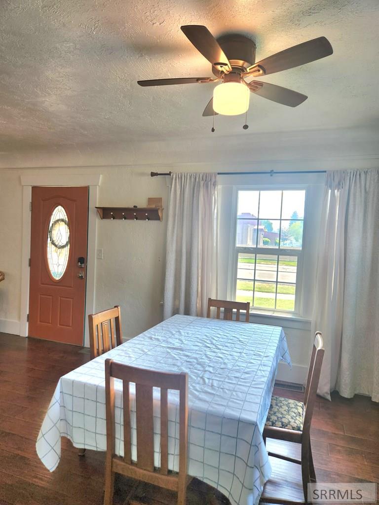305 4th Street Property Photo 9