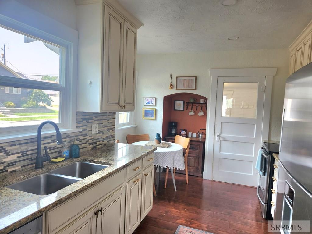 305 4th Street Property Photo 10