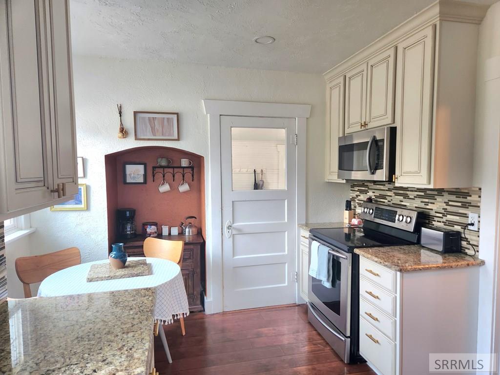 305 4th Street Property Photo 11