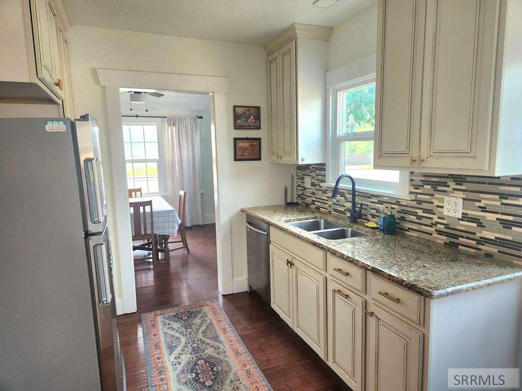 305 4th Street Property Photo 14