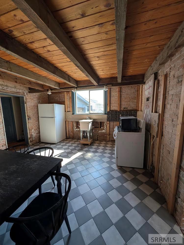4949 E 41 N Property Photo 14