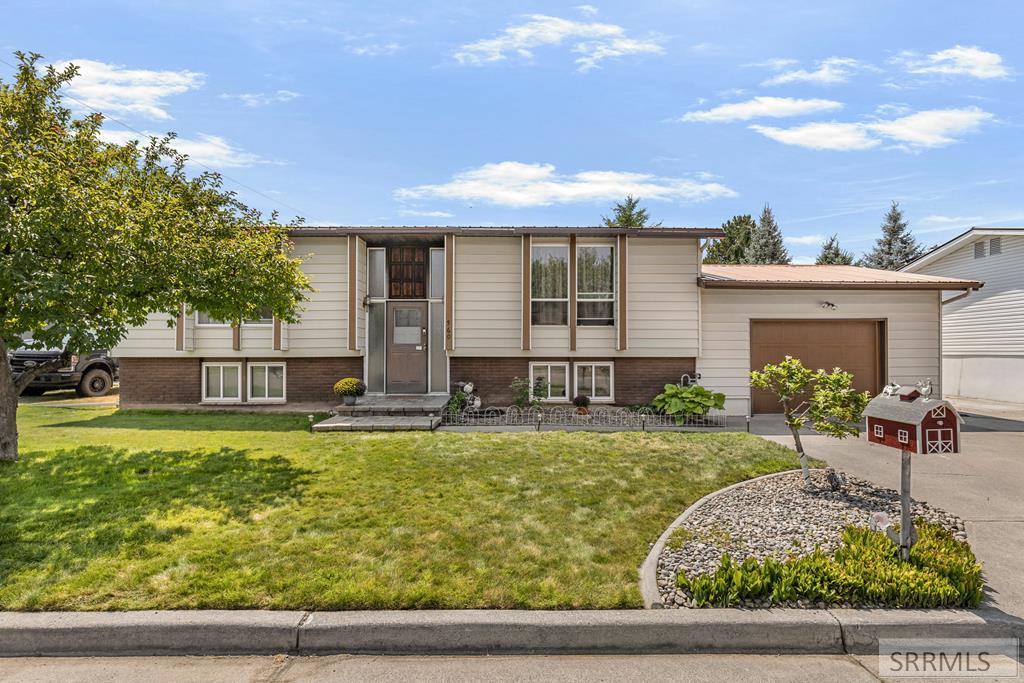 560 W Targhee Street Property Photo 1