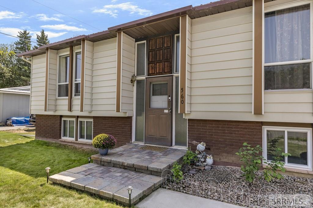 560 W Targhee Street Property Photo 3