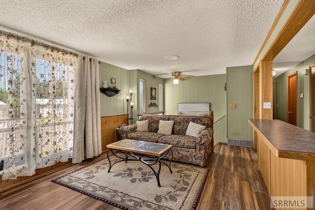 560 W Targhee Street Property Photo 4