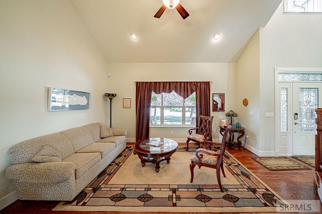 2094 Autumn Lane Property Photo 16