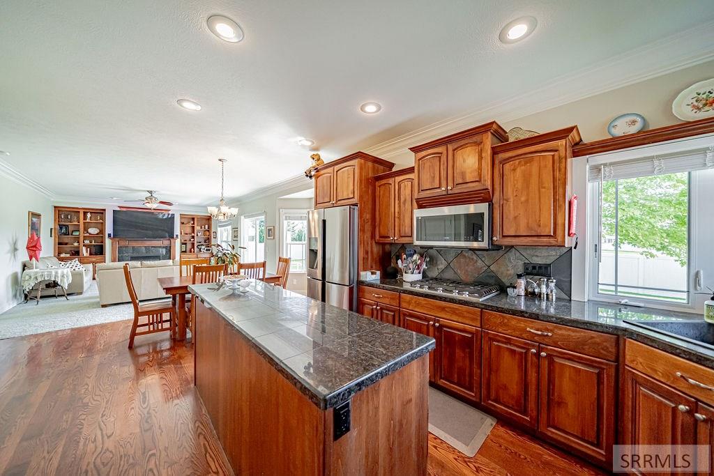 2094 Autumn Lane Property Photo 33