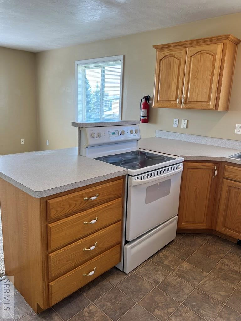 858 Anne Street Property Photo 9