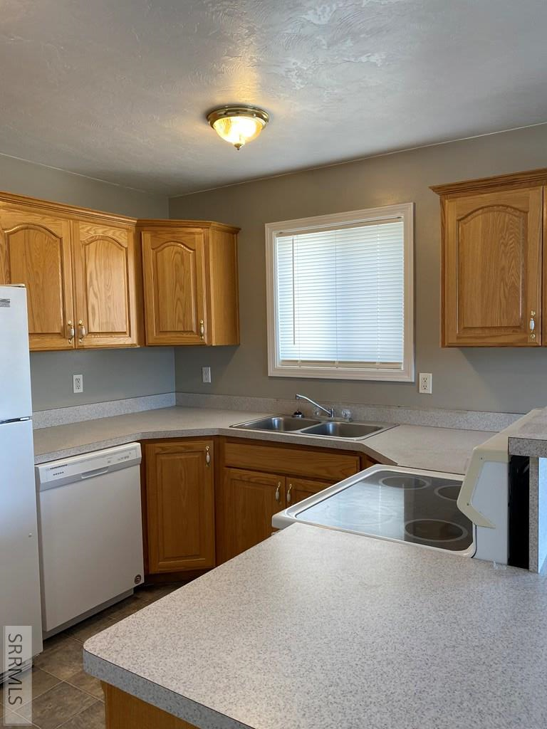 858 Anne Street Property Photo 28