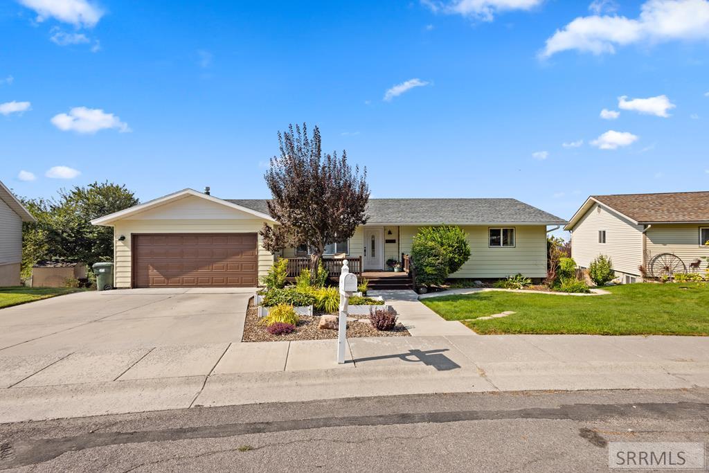 1445 Bluebell Circle Property Photo 1