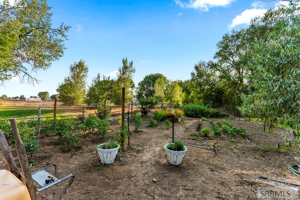 327 N 4410 E Property Photo 58