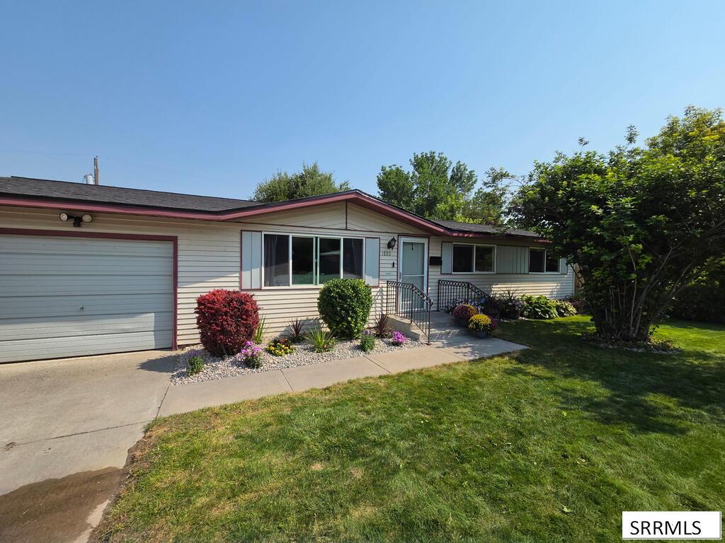 1880 Carmel Drive Property Photo 1