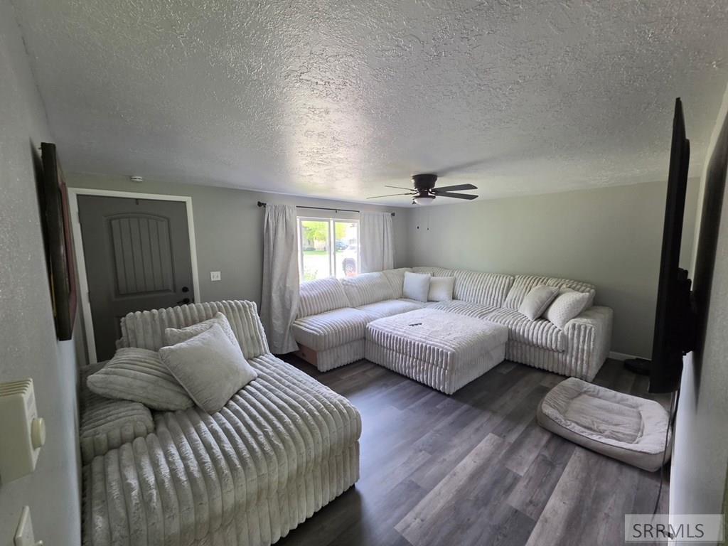 1880 Carmel Drive Property Photo 7
