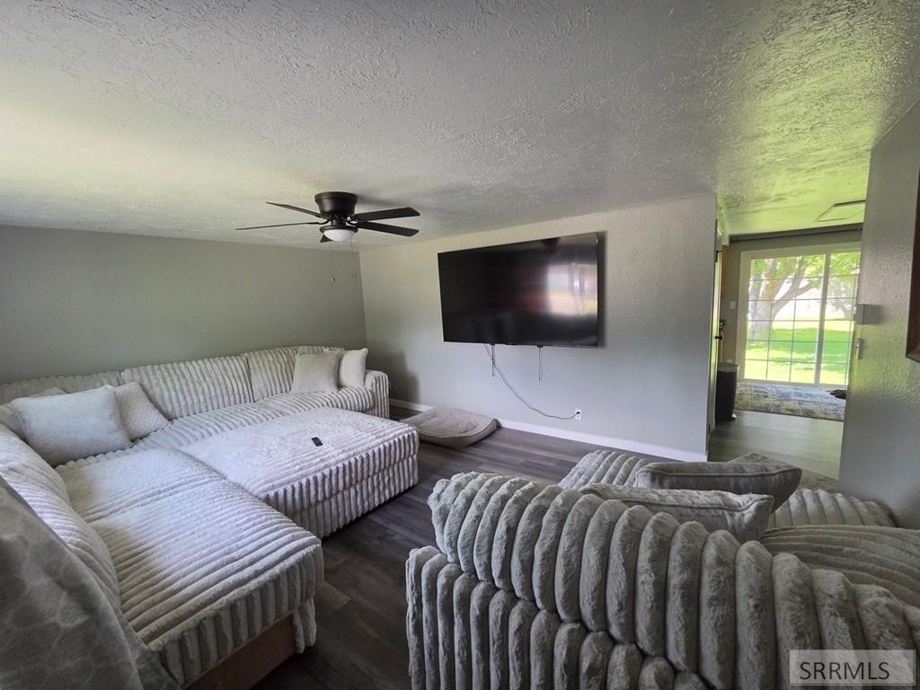1880 Carmel Drive Property Photo 8