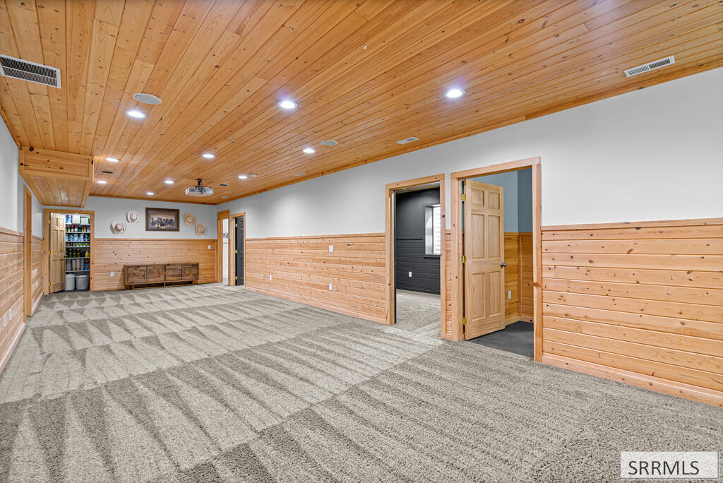 2140 E 200 N Property Photo 45