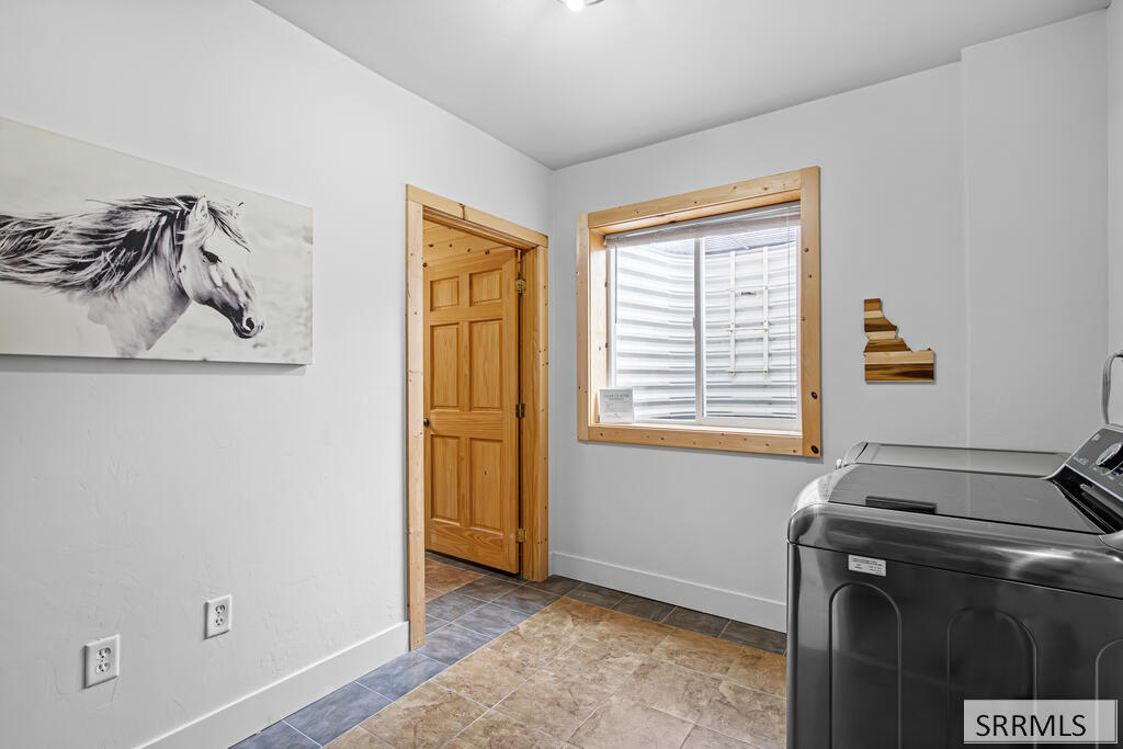 2140 E 200 N Property Photo 56