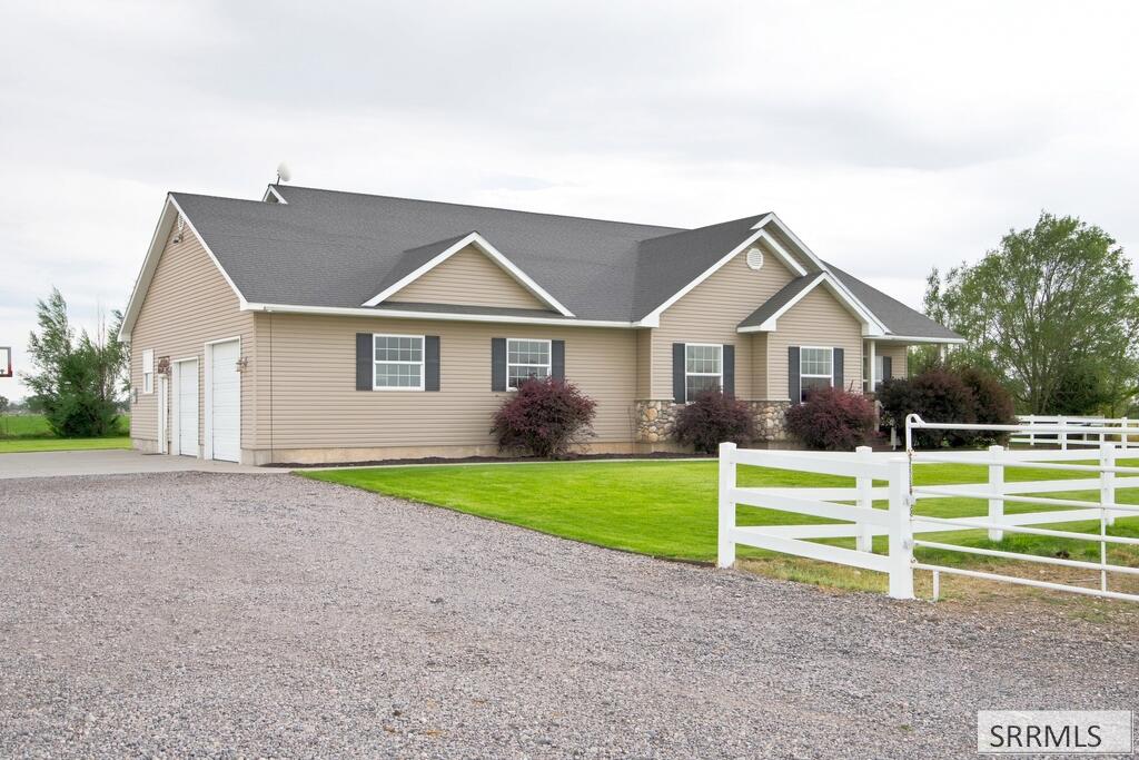 2140 E 200 N Property Photo 61