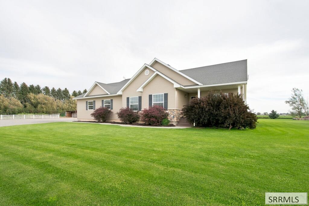 2140 E 200 N Property Photo 62