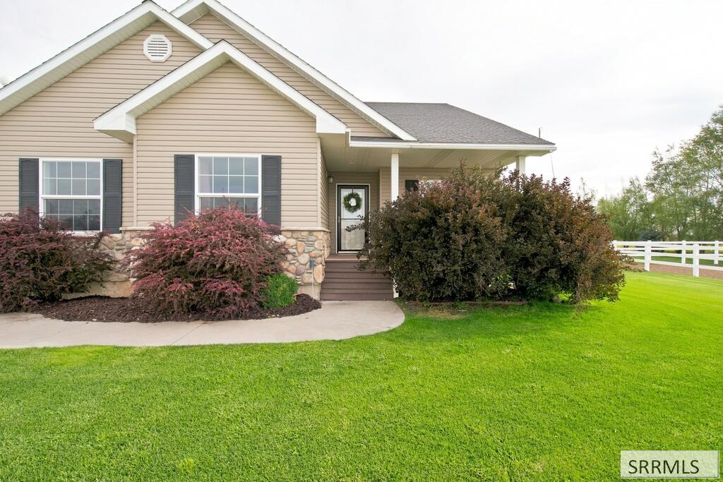 2140 E 200 N Property Photo 63