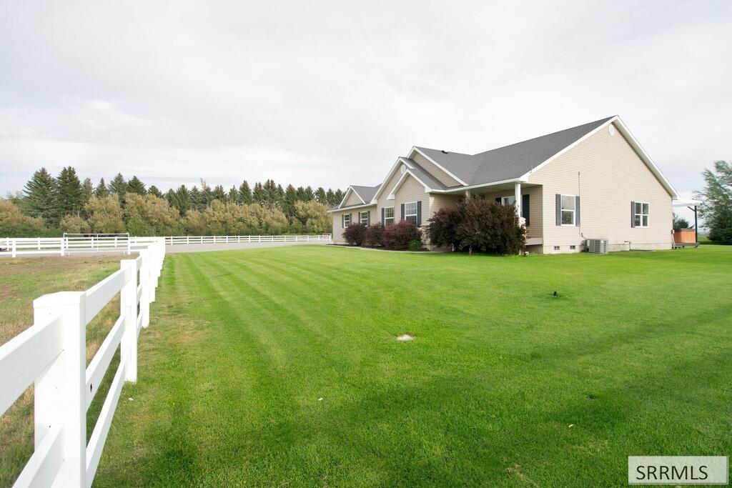 2140 E 200 N Property Photo 64