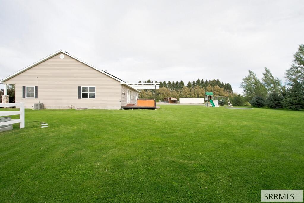 2140 E 200 N Property Photo 65
