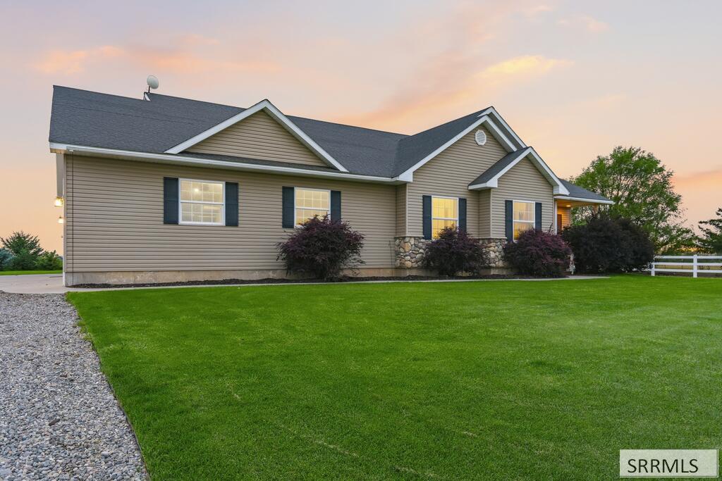 2140 E 200 N Property Photo 71