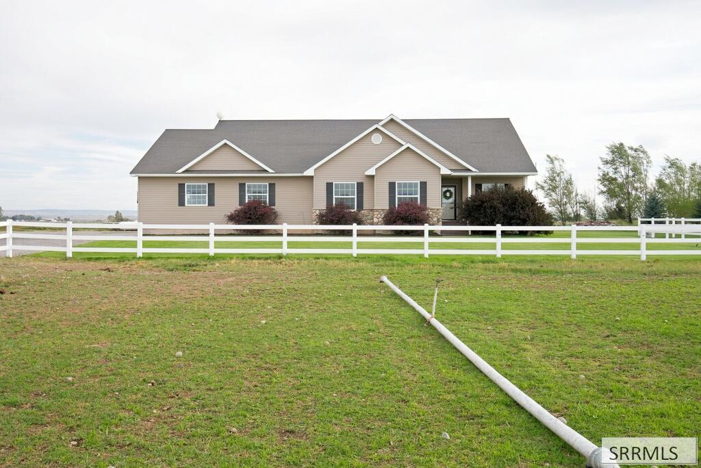 2140 E 200 N Property Photo 73