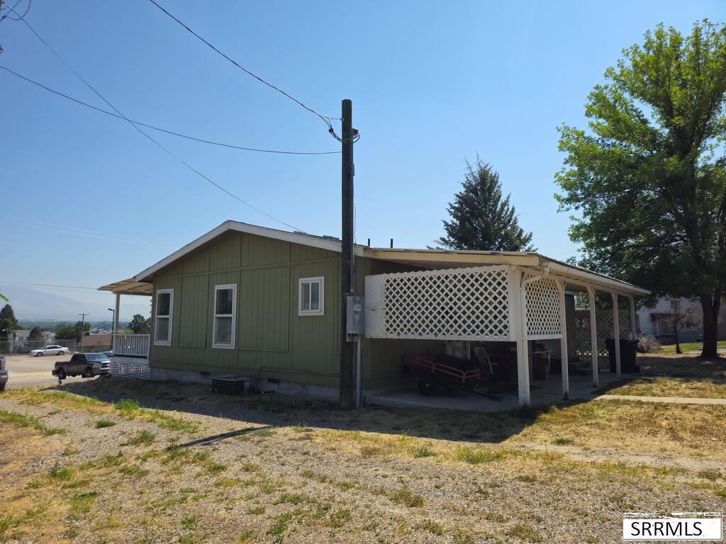 107 W 2nd Street Property Photo 17