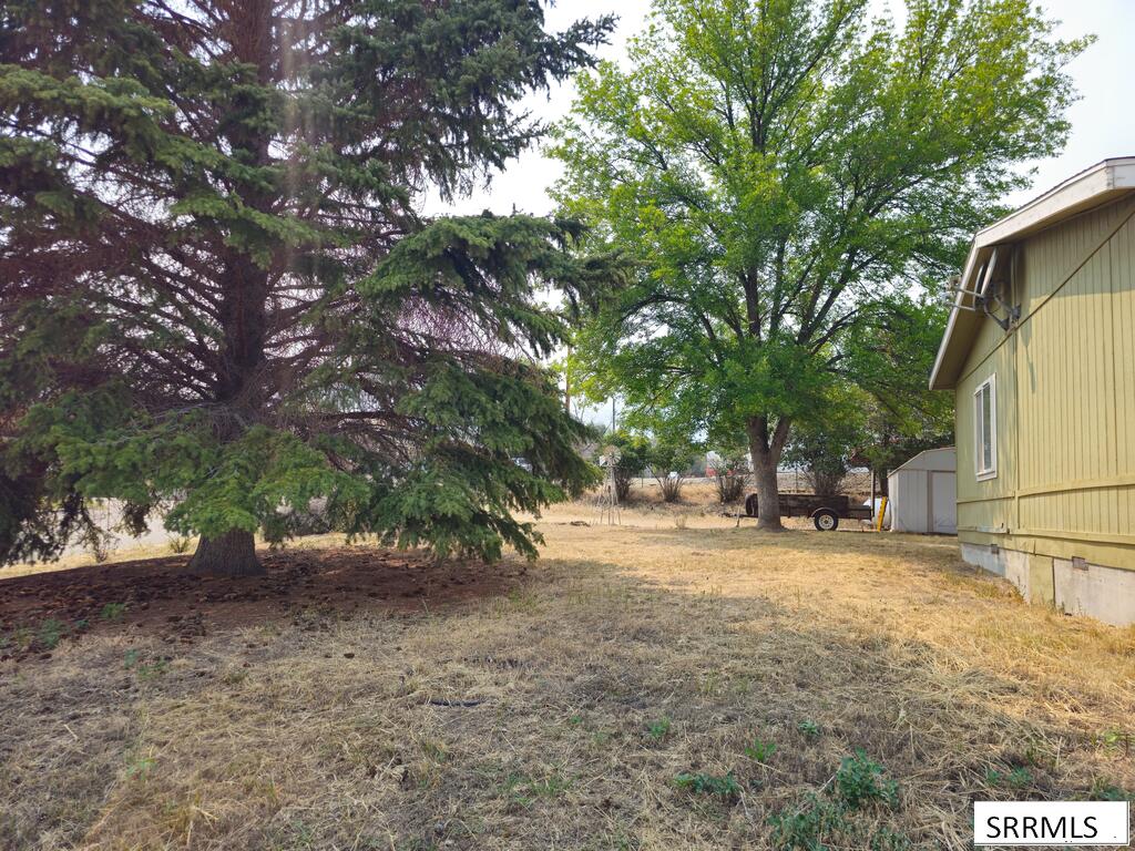 107 W 2nd Street Property Photo 37